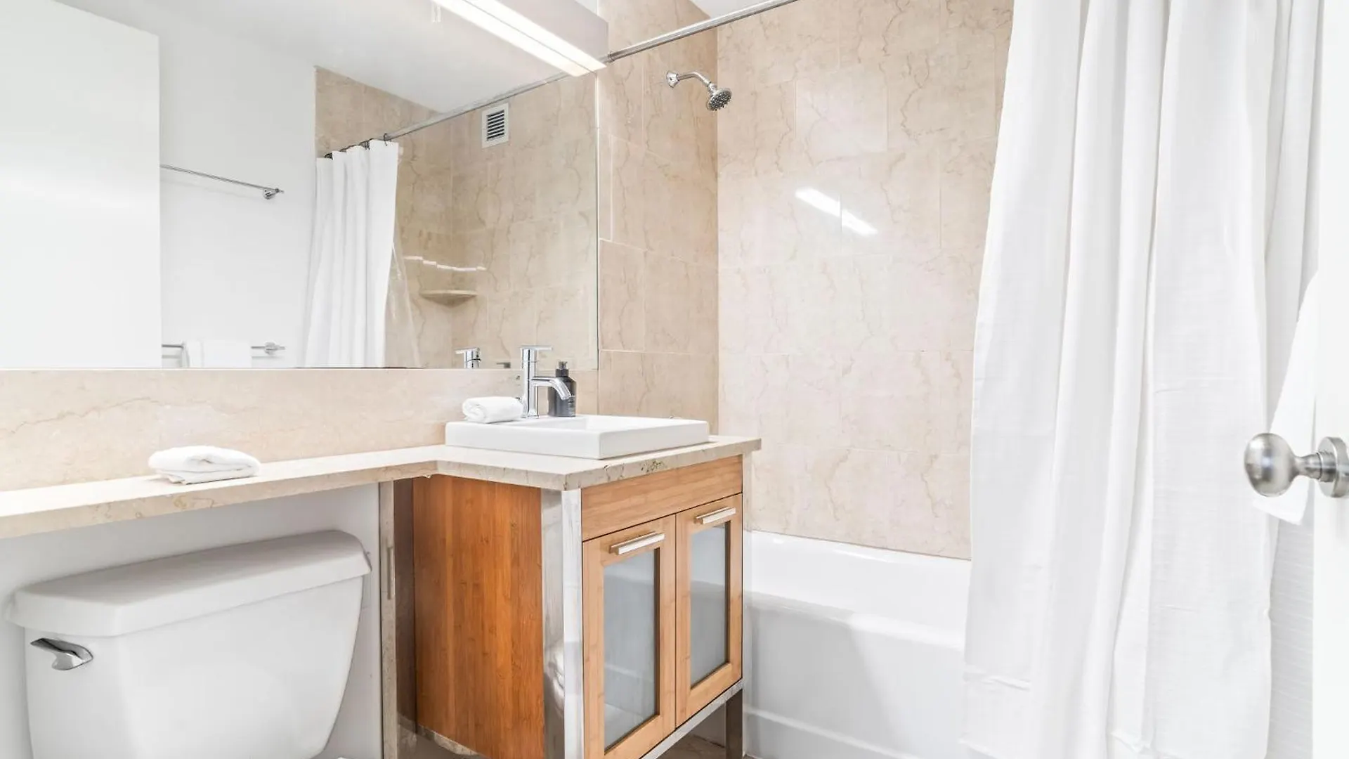 Downtown Modern Apartment With 3Br And 2Ba New York 0*,  United States