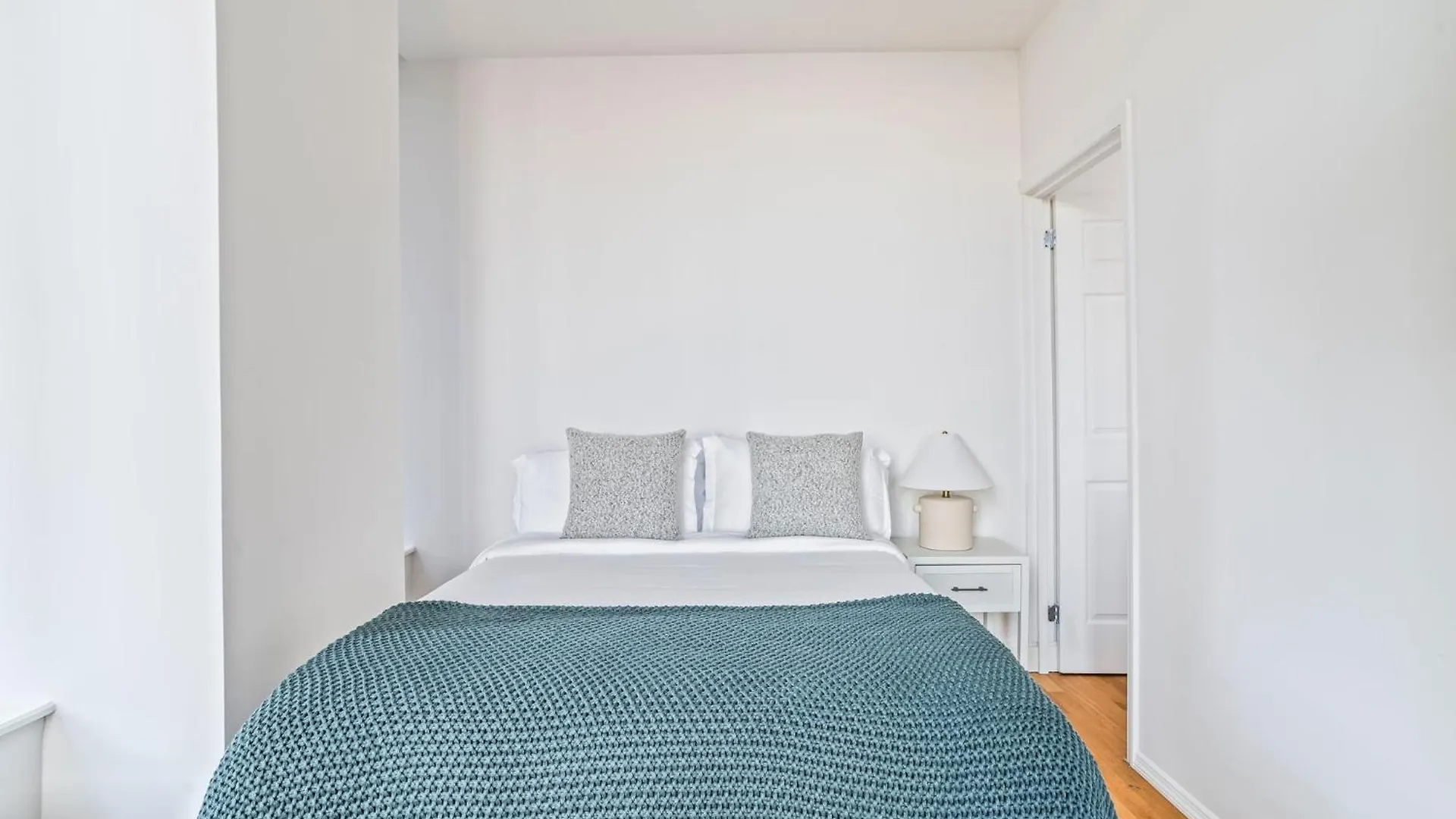 Downtown Modern Apartment With 3Br And 2Ba New York
