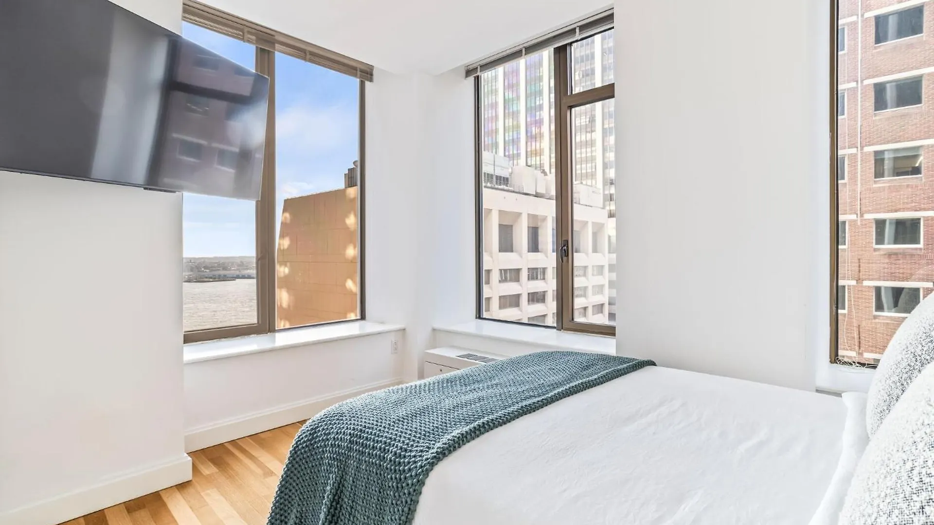 Downtown Modern Apartment With 3Br And 2Ba New York