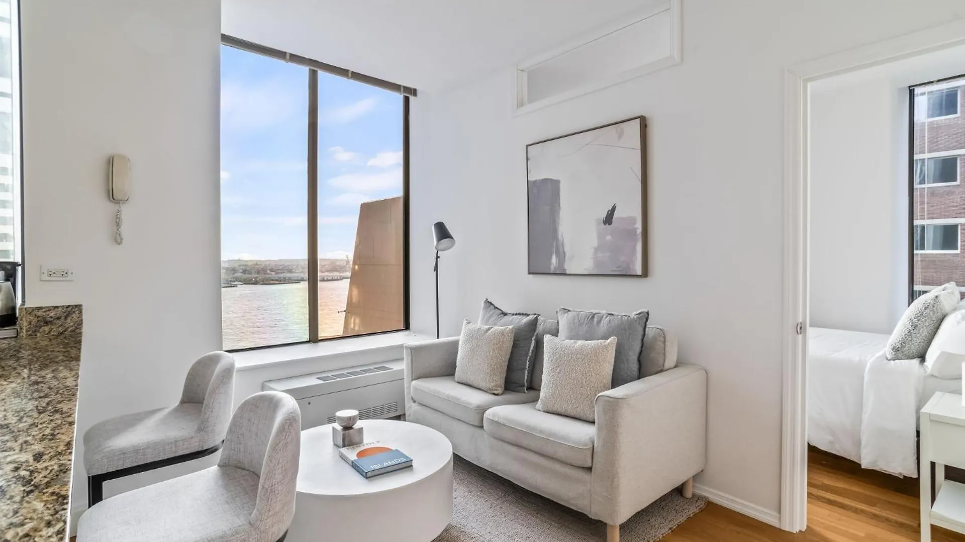 Downtown Modern Apartment With 3Br And 2Ba New York
